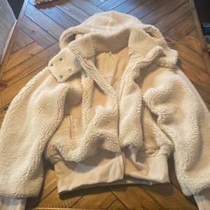 Alo yoga Sherpa jacket size Medium